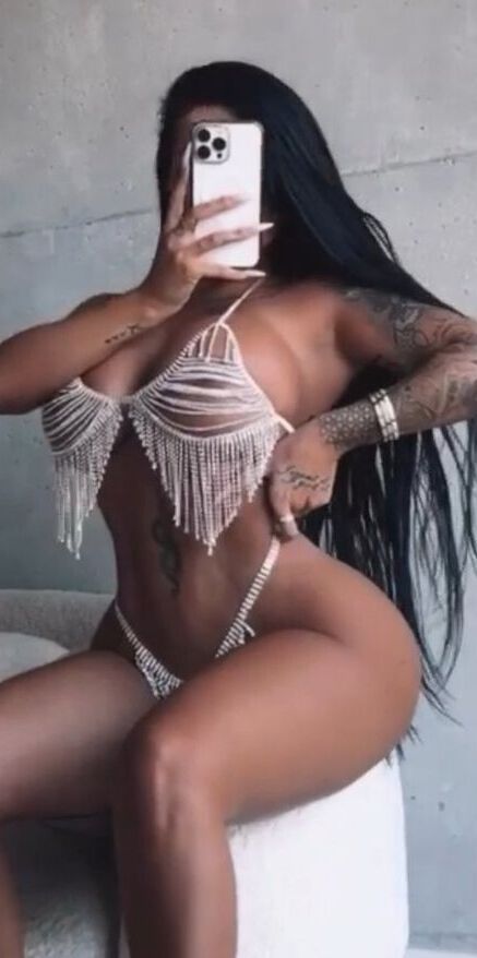 Enise Sude nude