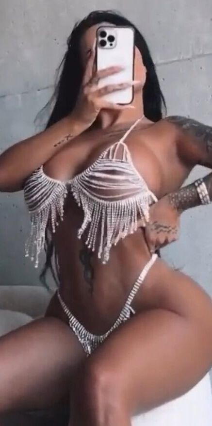 Enise Sude nude