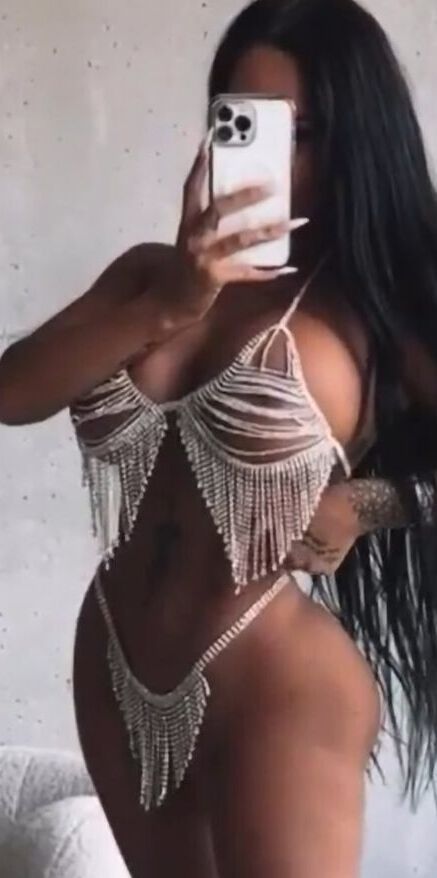 Enise Sude nude