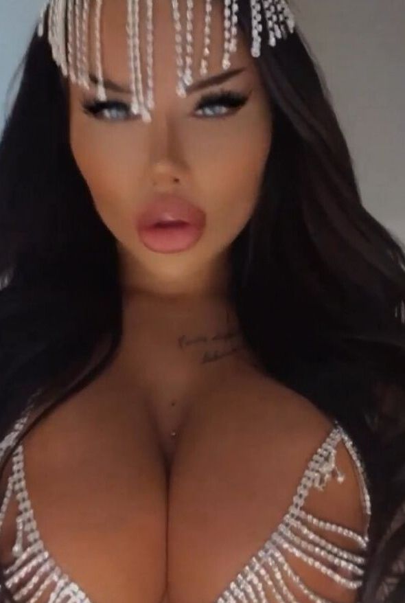 Enise Sude nude