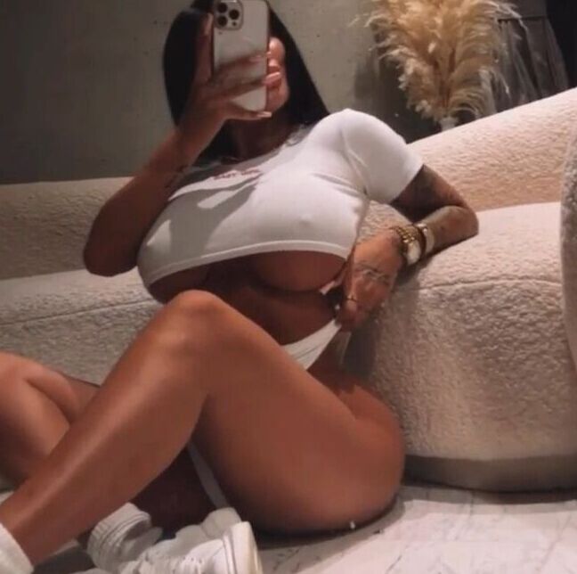Enise Sude nude