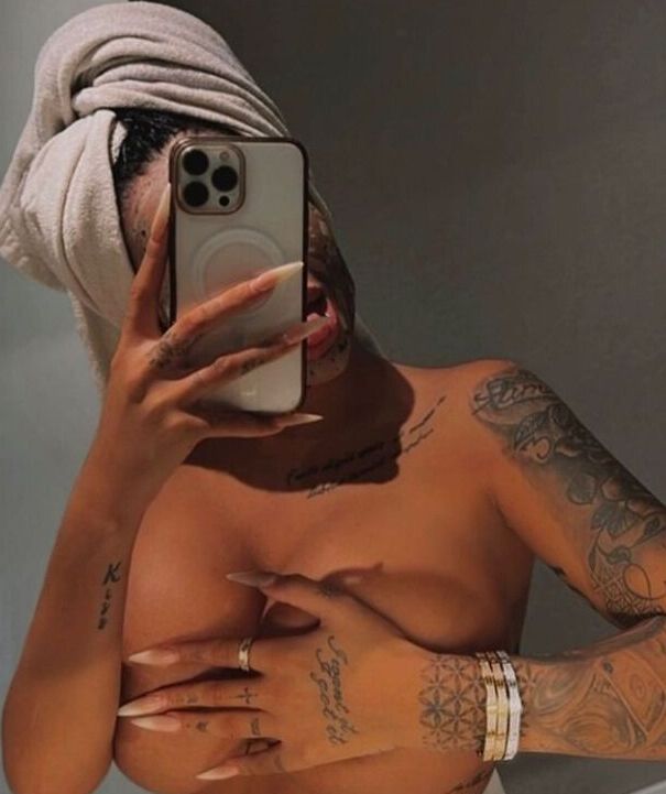 Enise Sude nude