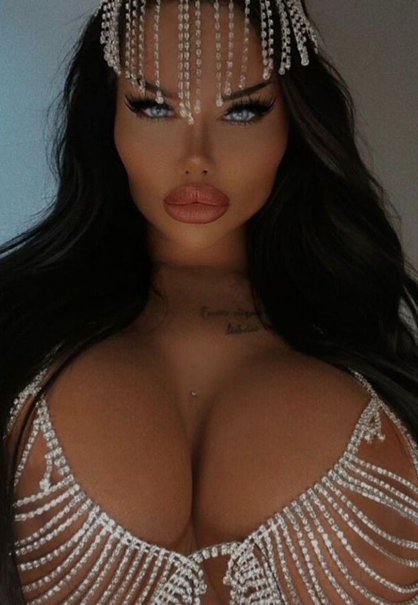 Enise Sude nude