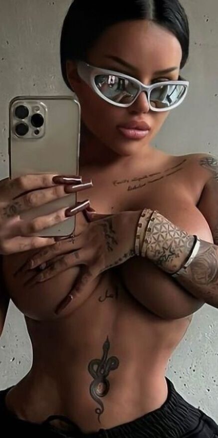 Enise Sude nude