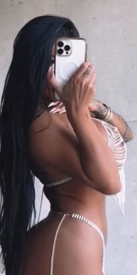 Enise Sude nude