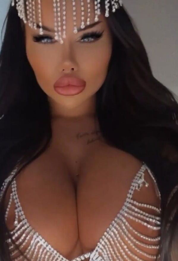 Enise Sude nude