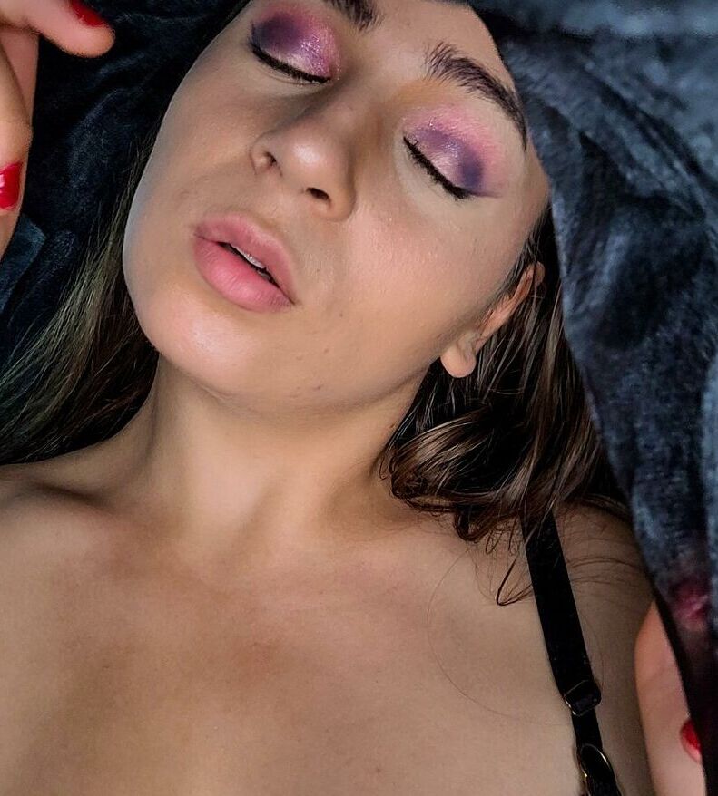 Busty Princess Leila nude