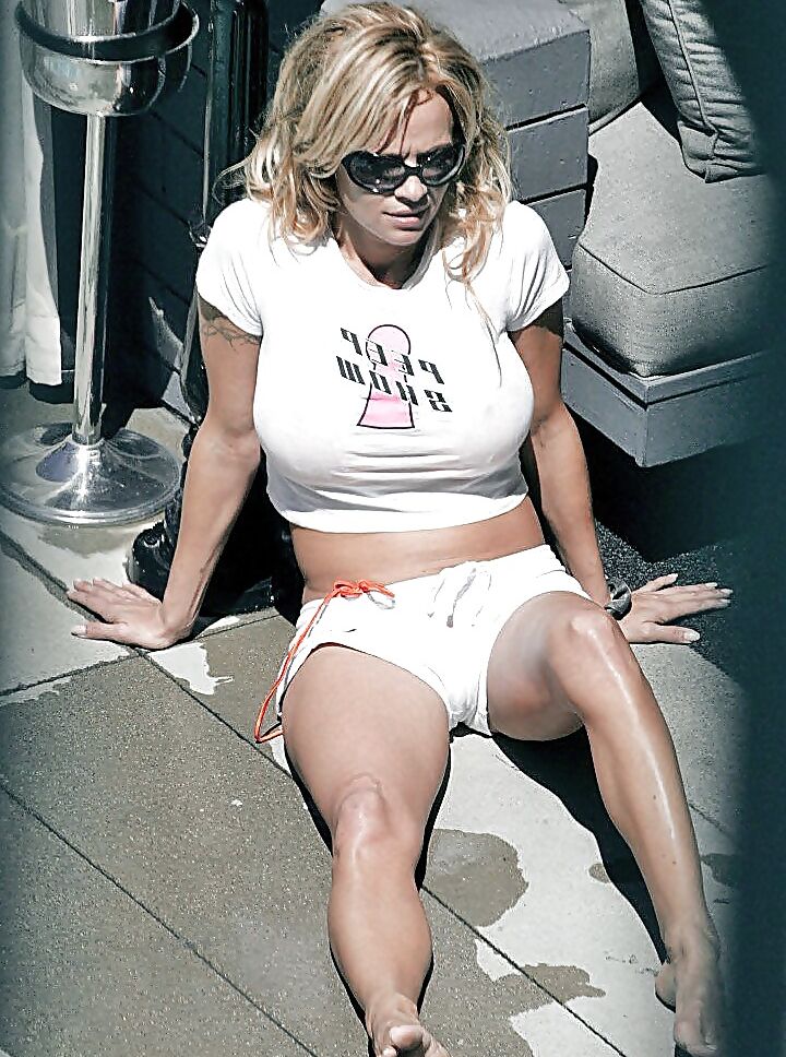 Celeb oops and upskirts By twistedworlds