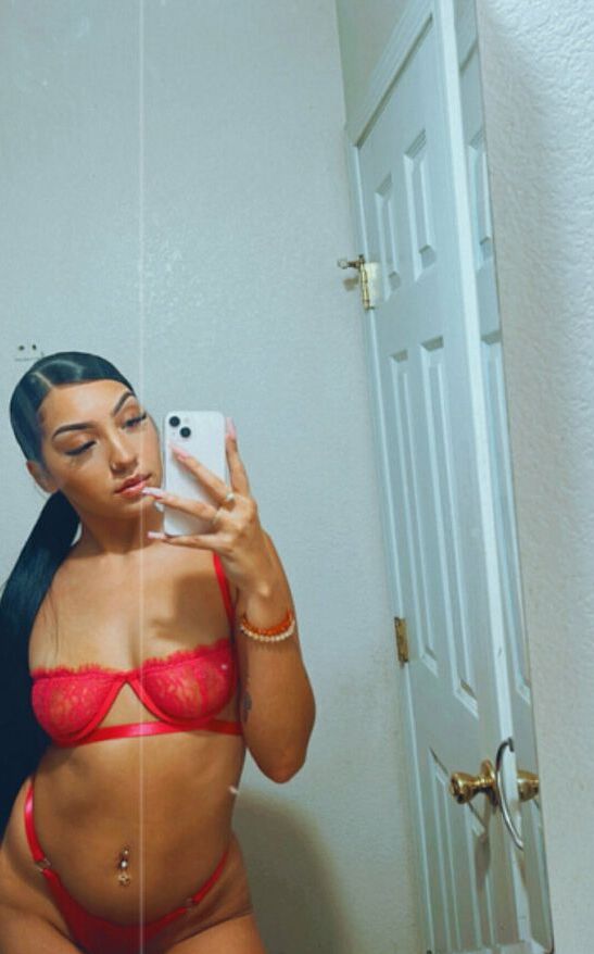 Shesangele nude