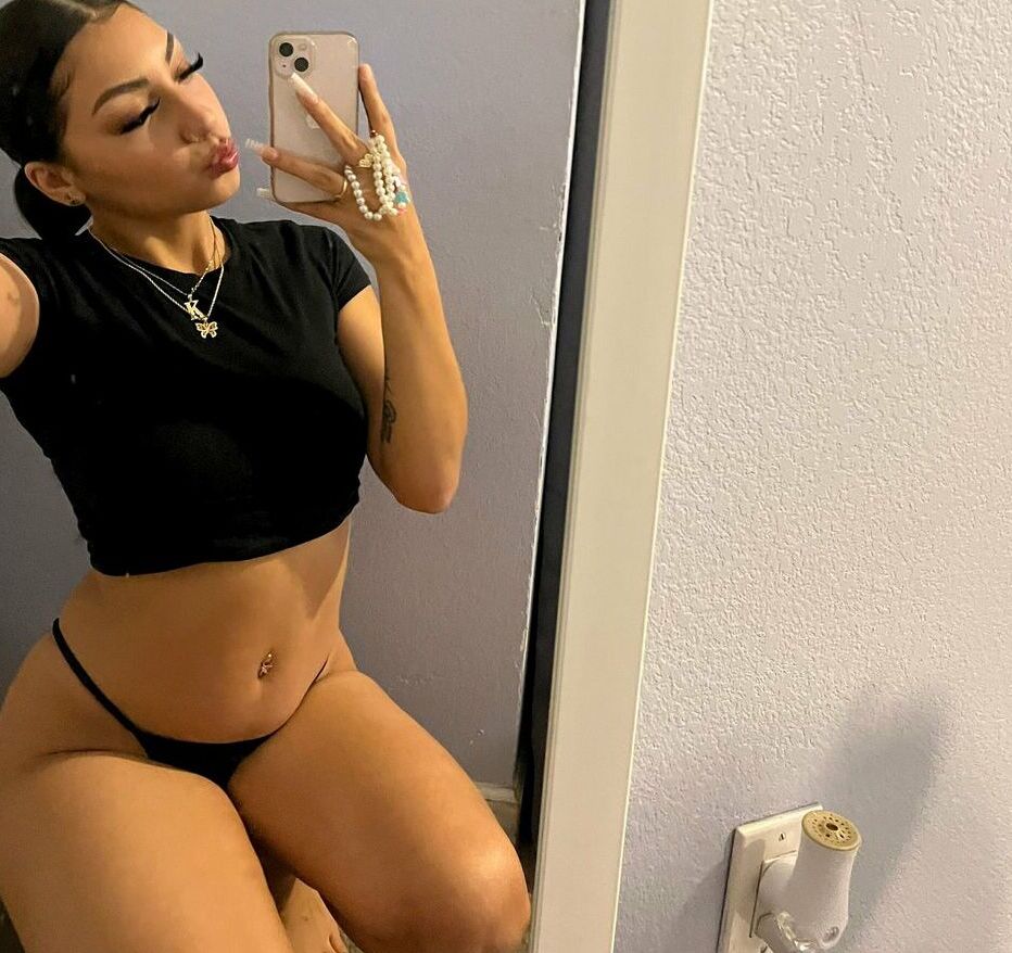 Shesangele nude