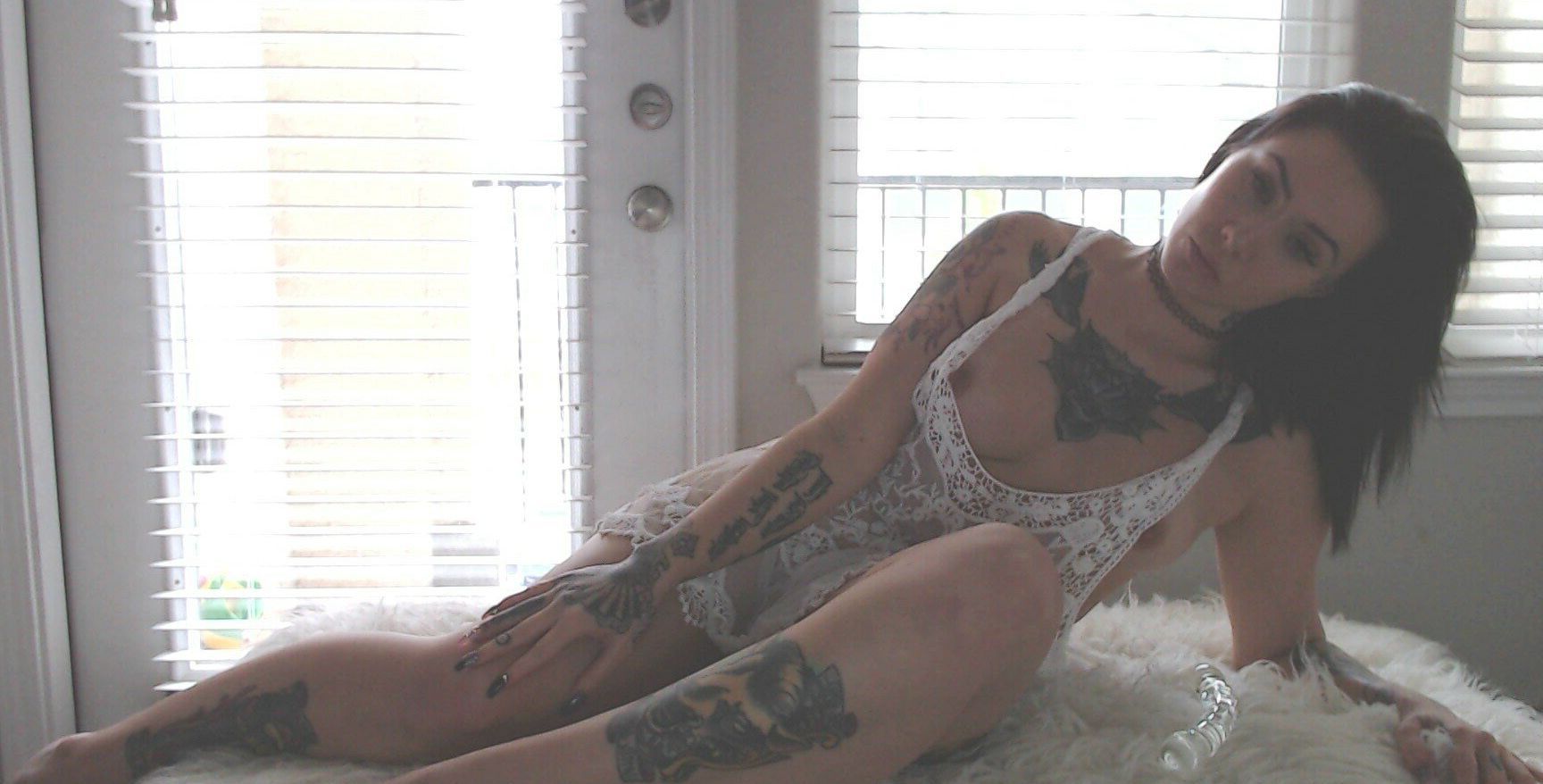 Ashlie Lotus nude