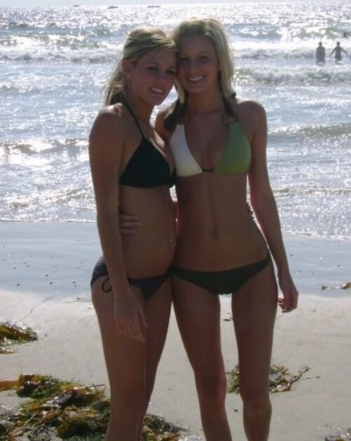 Adventurous amateurs doing public flashing