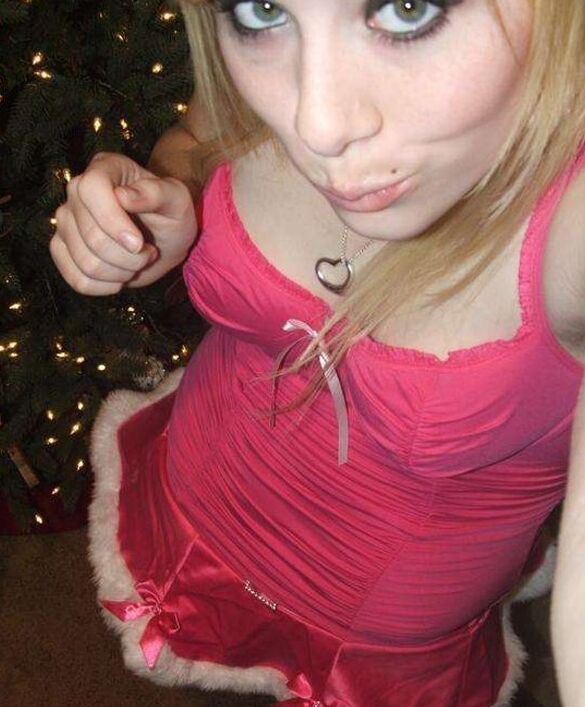 Adventurous amateurs doing public flashing