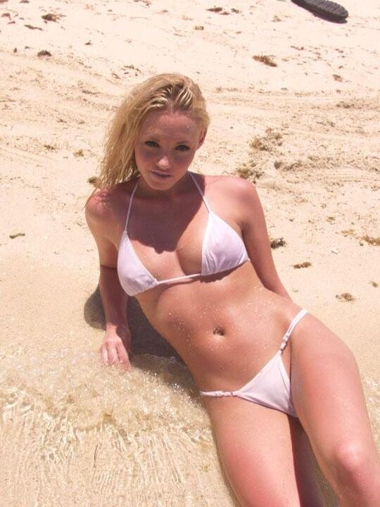 Cute blonde beach flasher