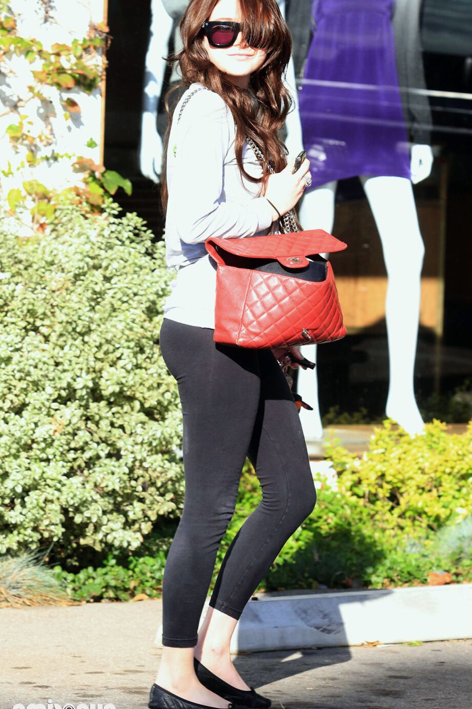 Alessandra Torresani showing cameltoe ass in tights outside Jenni Kayne Boutiqu