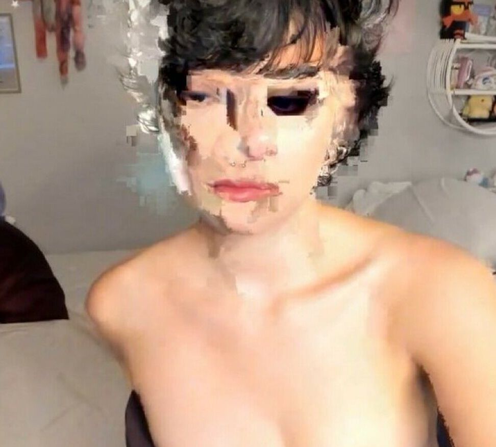 Brei_elle nude