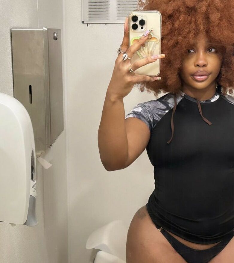 SZA nude