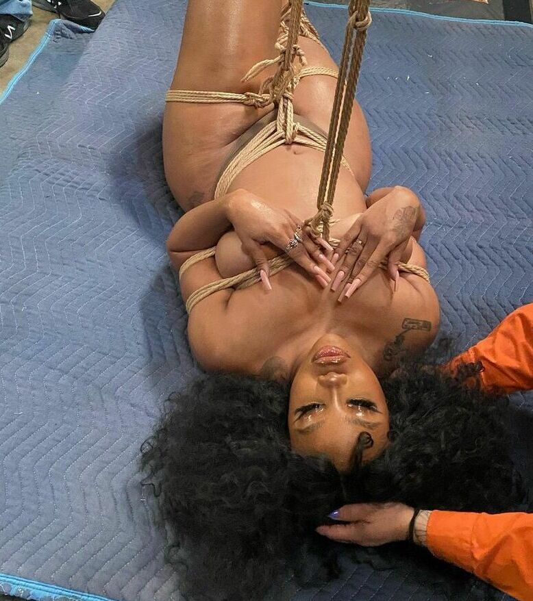 SZA nude