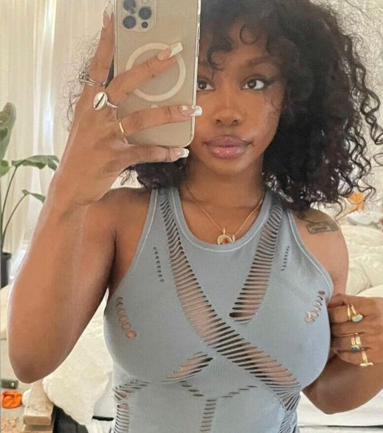 SZA nude