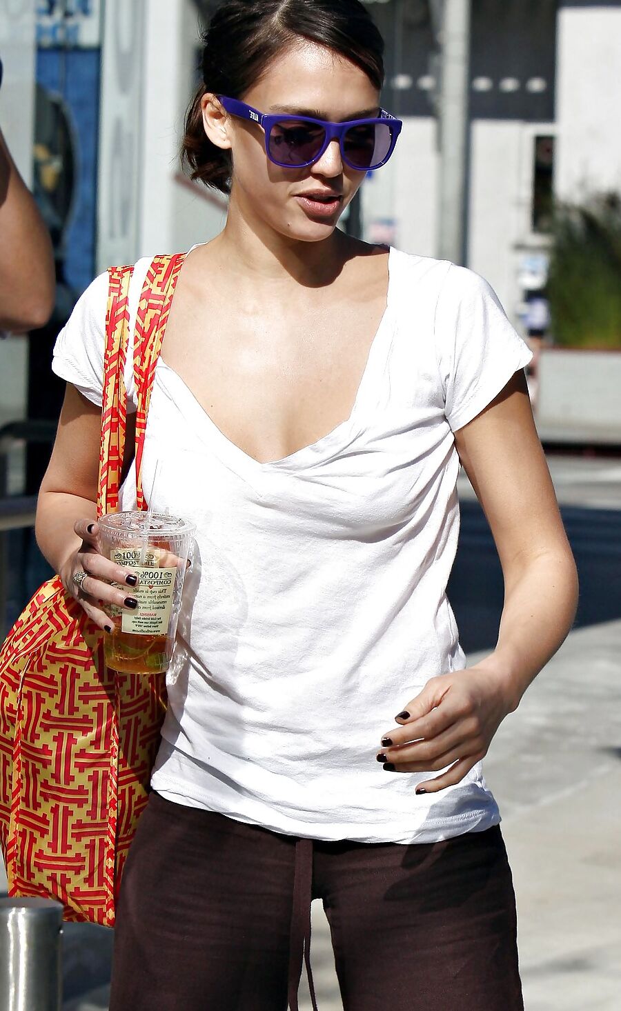 Jessica Alba cleavage