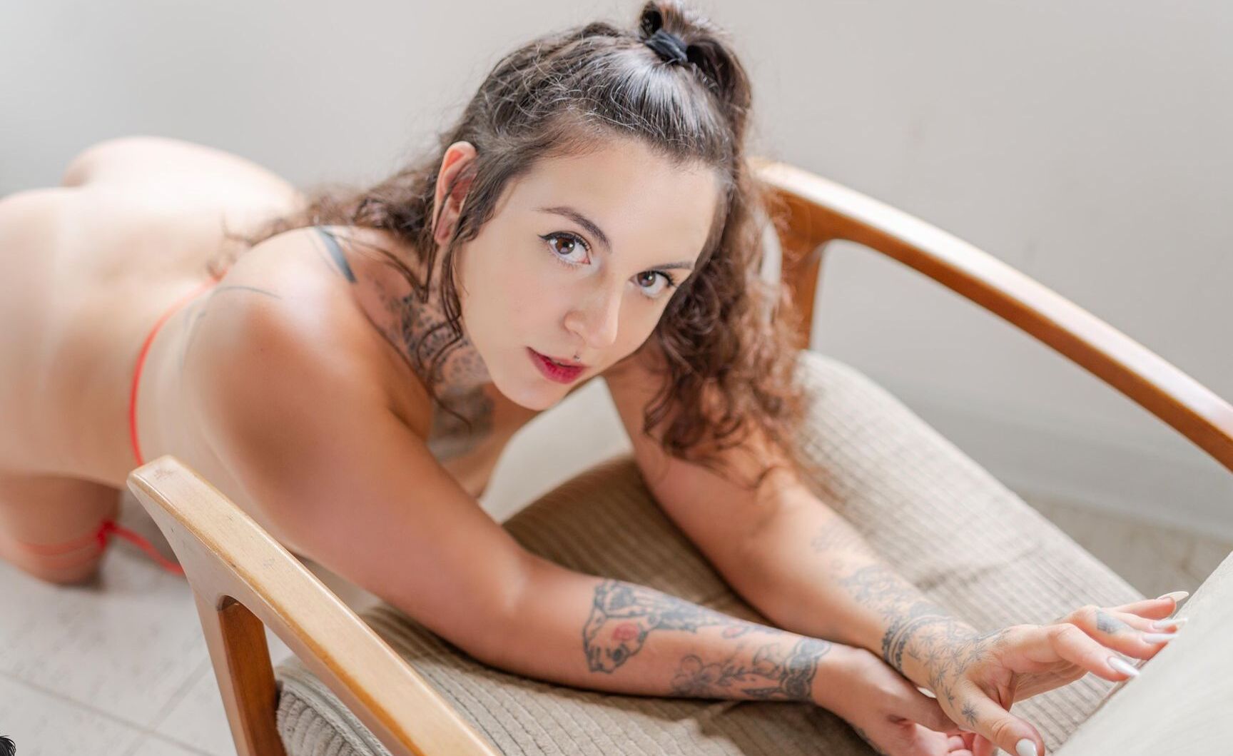 Ajalla nude