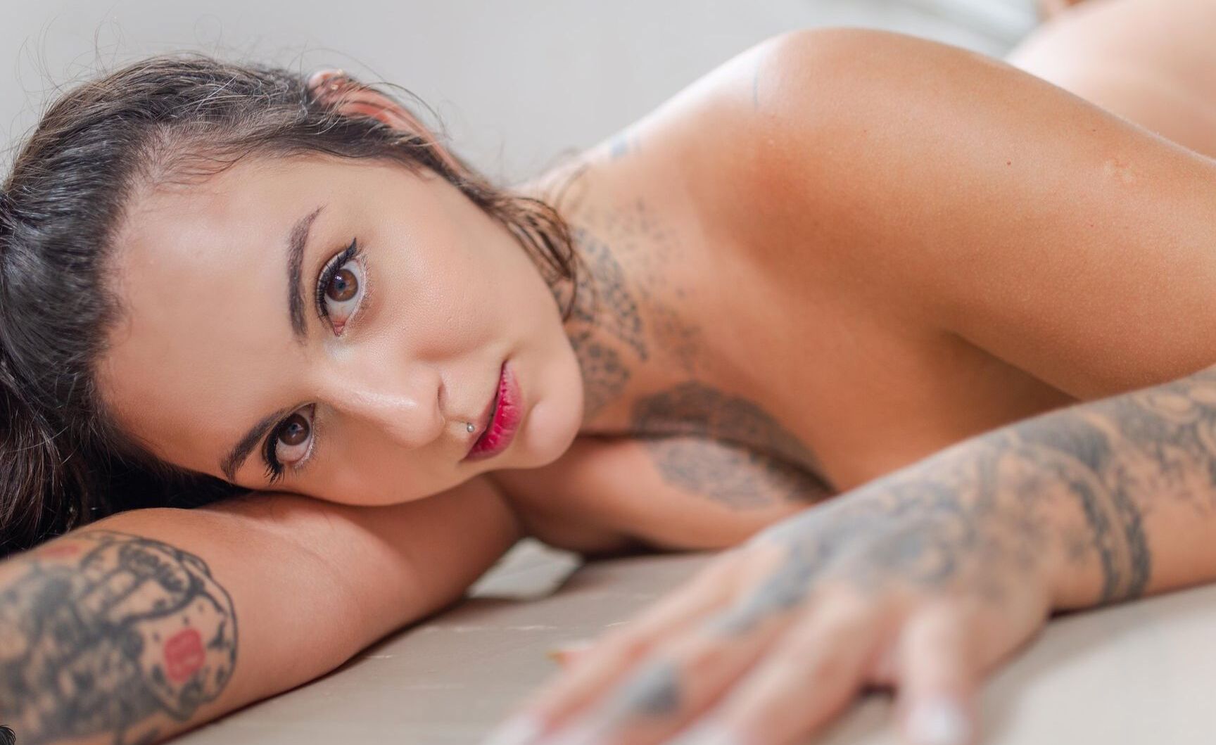 Ajalla nude