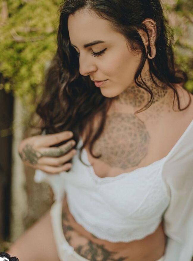 Ajalla nude