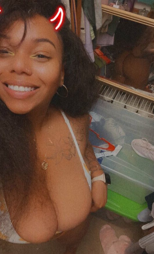 BadGyalGoodLife nude