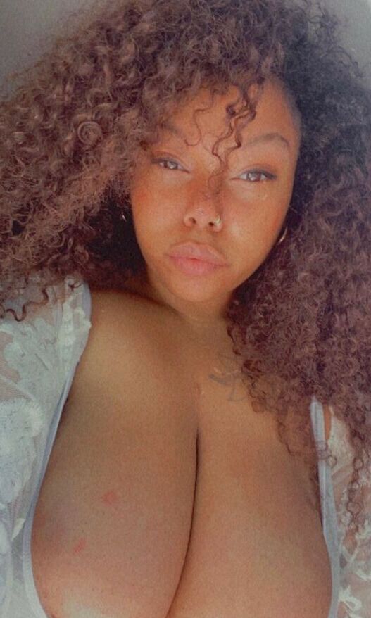 BadGyalGoodLife nude