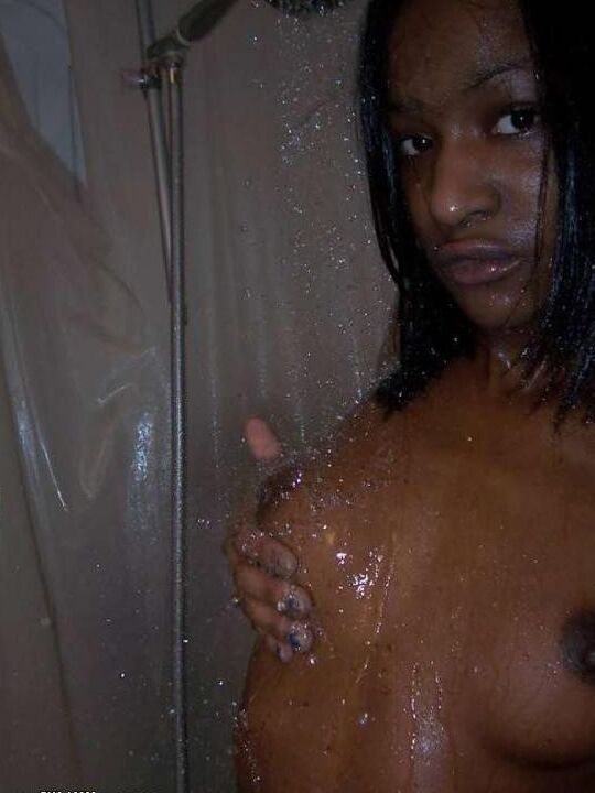 Skany black girlfriend taking selfies while naked
