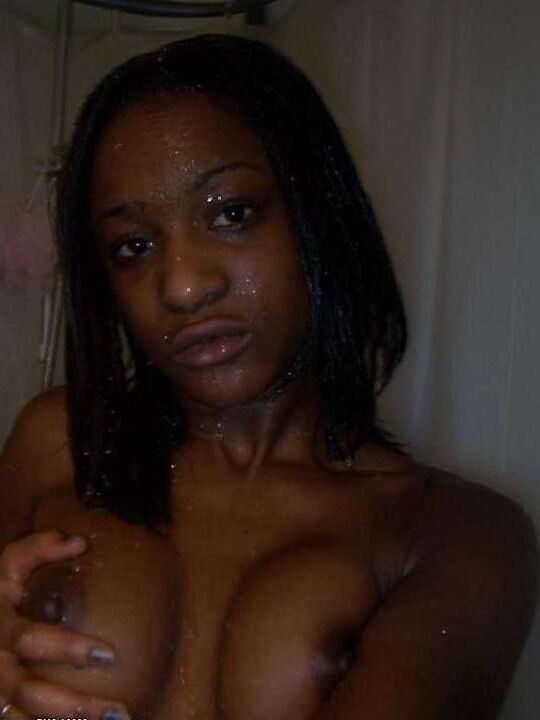Skany black girlfriend taking selfies while naked