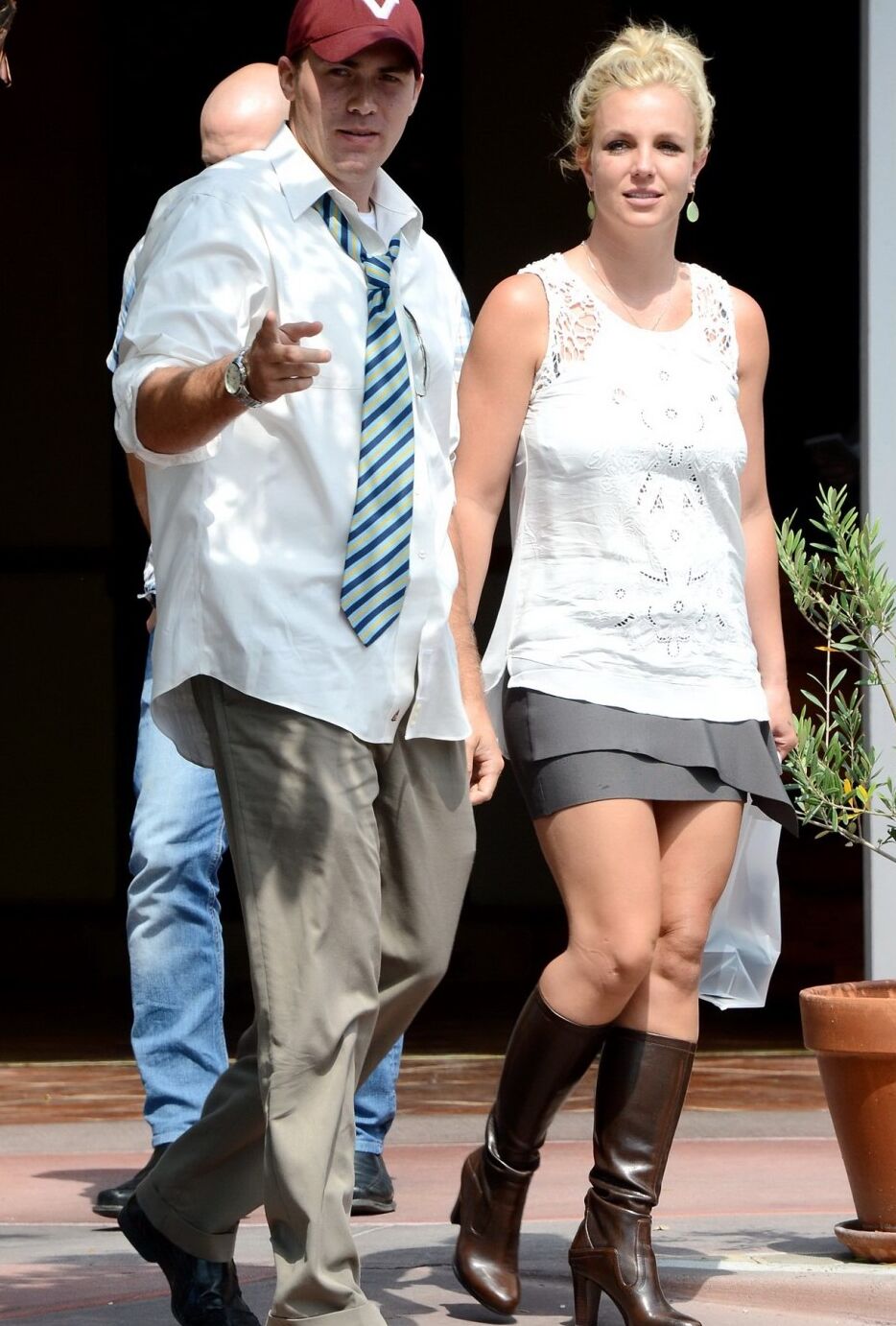 Britney Spears leggy in mini skirt boots arriving at a recording studio in Holl