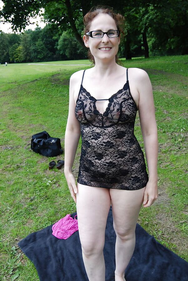 nackt im Park