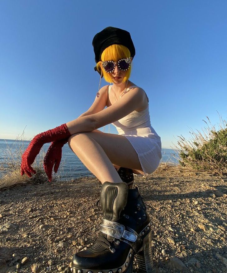 Tessa Violet nude