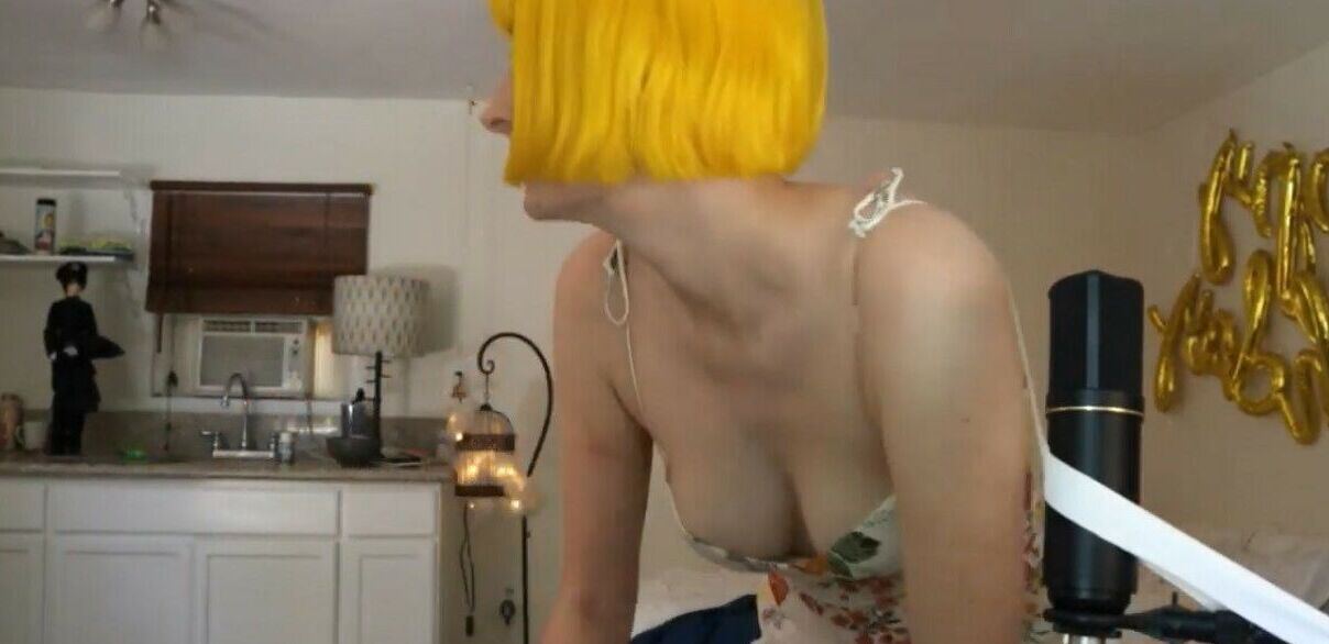 Tessa Violet nude