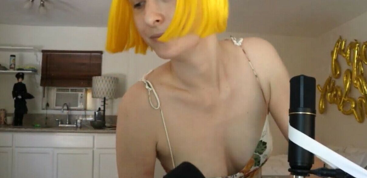 Tessa Violet nude