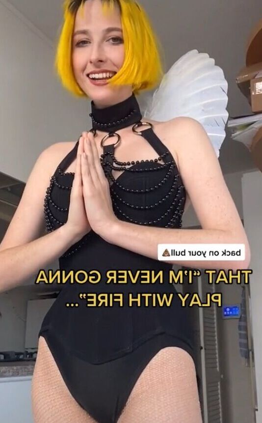 Tessa Violet nude