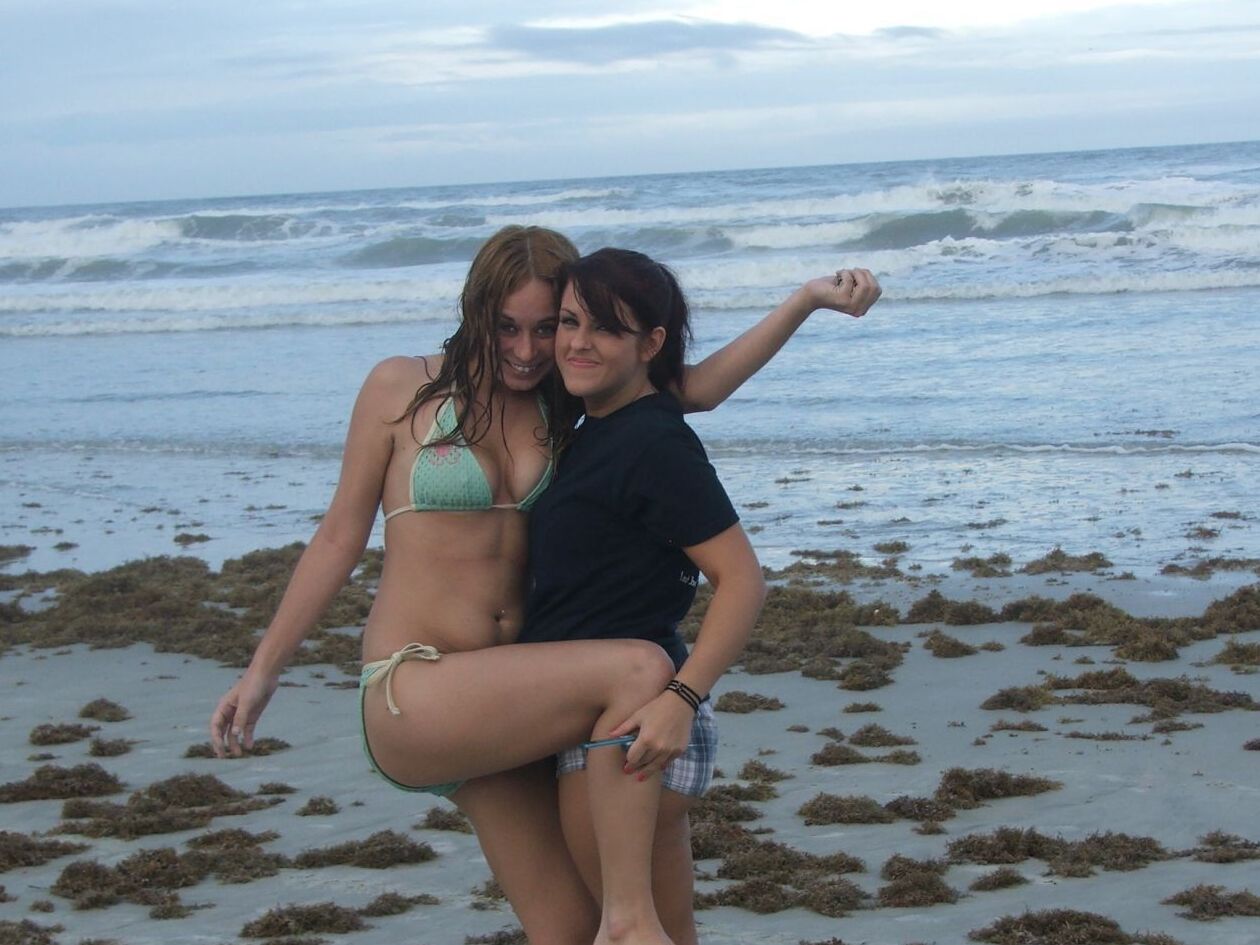 Amateur homemade girls vacation shots