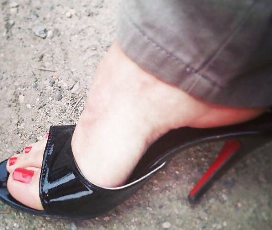 Crossdresser Hande and her feet