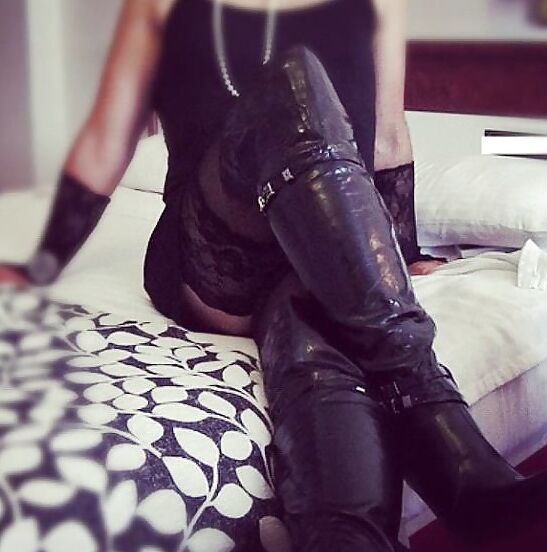 Crossdresser Hande and her feet