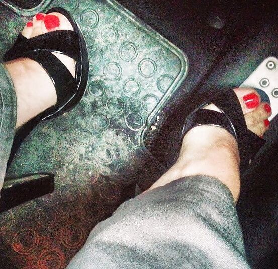 Crossdresser Hande and her feet