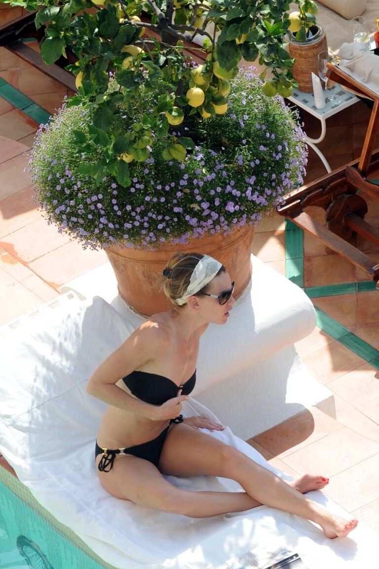 Hilary Swank exposing her fucking sexy body and hot ass in bikini on pool