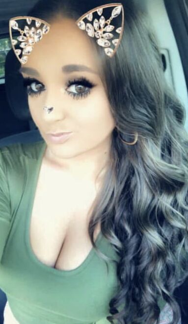 Illinois Girl Selling Her Bombshell Bras