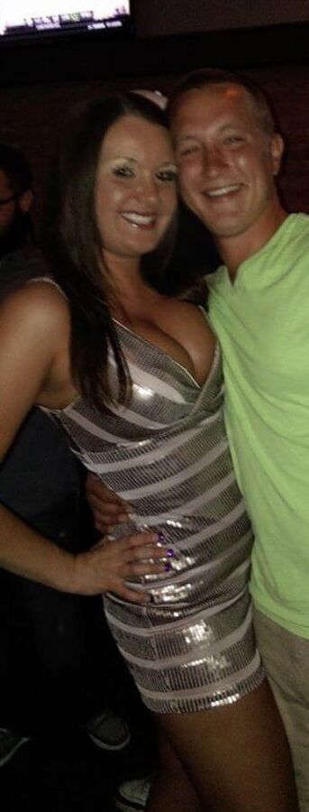 Illinois Girl Selling Her Bombshell Bras