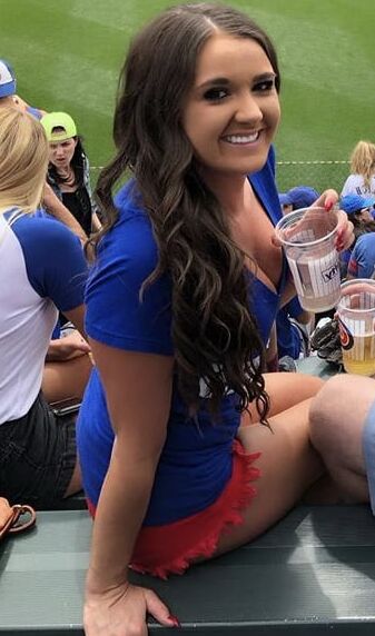 Illinois Girl Selling Her Bombshell Bras