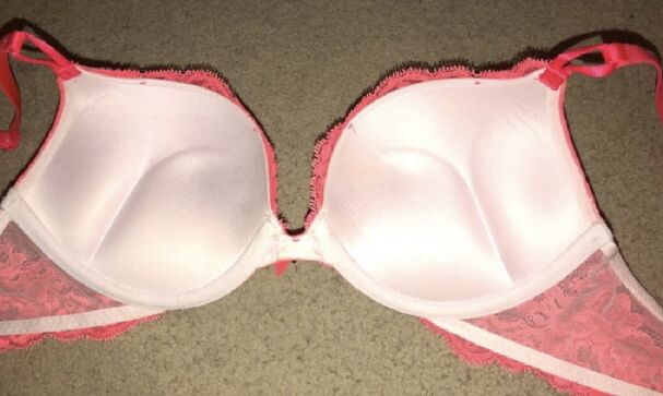 Illinois Girl Selling Her Bombshell Bras