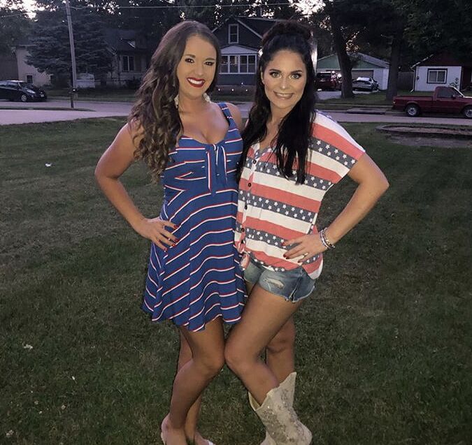 Illinois Girl Selling Her Bombshell Bras