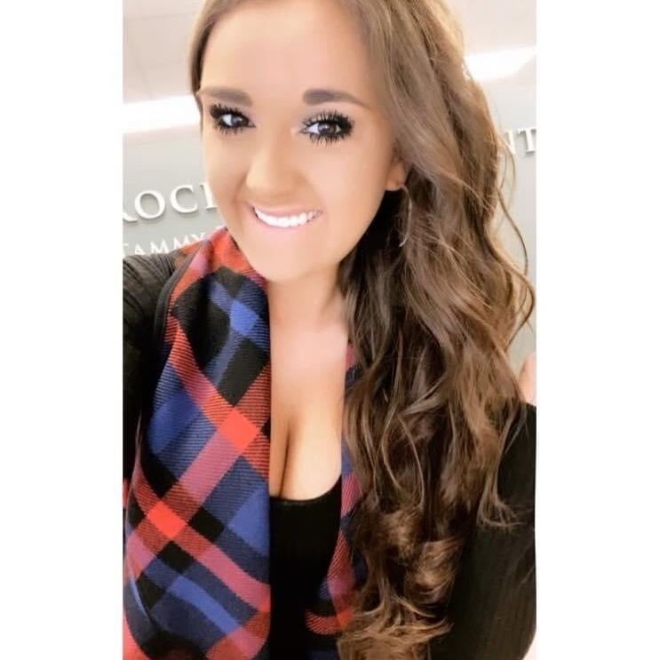 Illinois Girl Selling Her Bombshell Bras