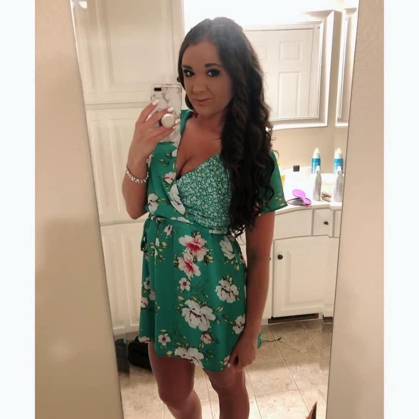 Illinois Girl Selling Her Bombshell Bras