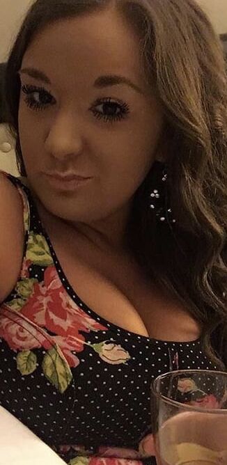 Illinois Girl Selling Her Bombshell Bras